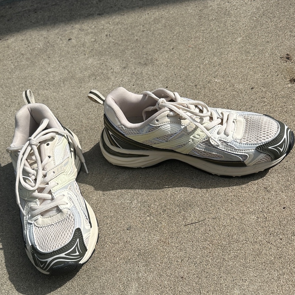 Women's Cream and Green Sneakers - Picture 12 of 13